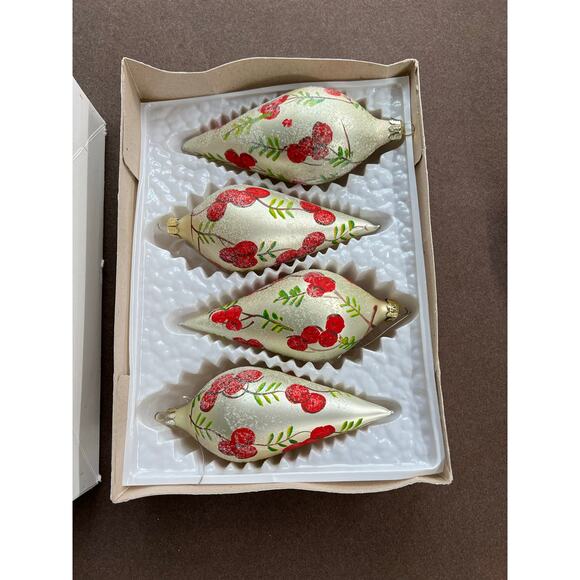 Vintage Commodore Christmas Classics Hand Decorated Glass Ornaments Hollyberry - Picture 5 of 11